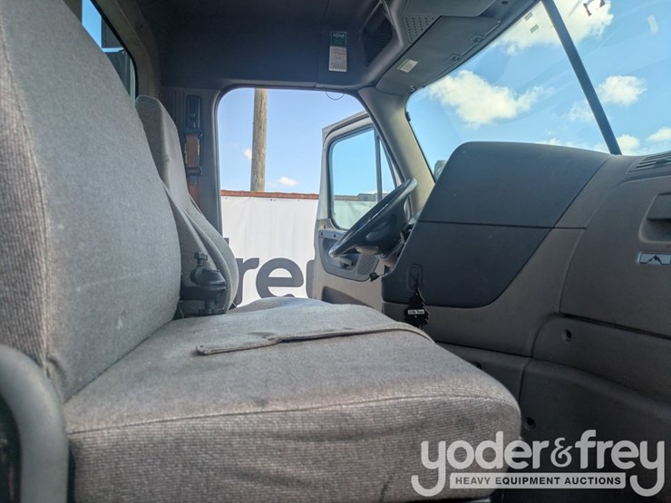 2018-freightliner-cascadia-113-image-34