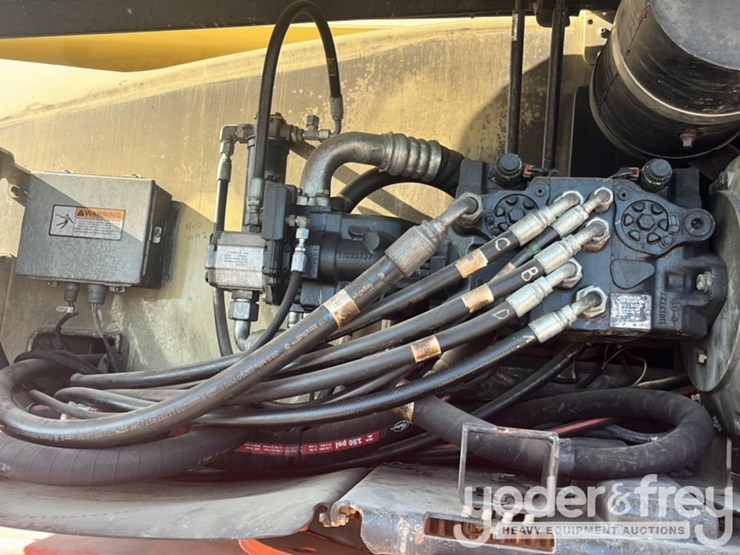 2013-jlg-1250ajp-image-36