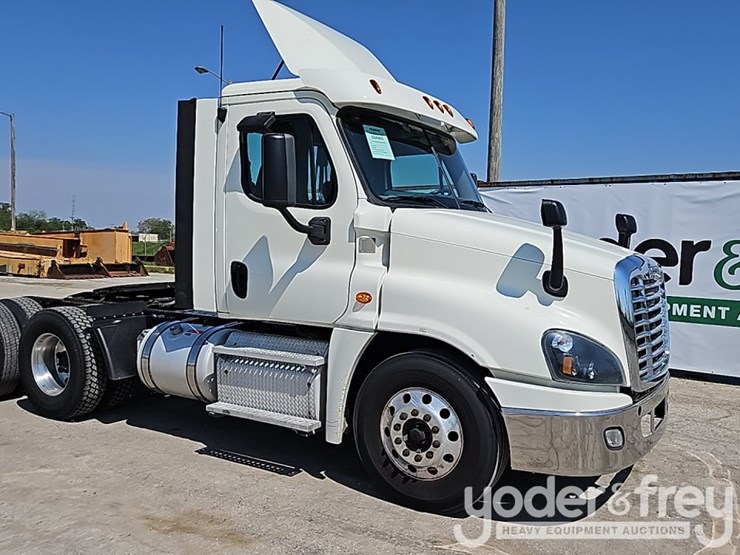 2019-freightliner-cascadia-125-image-4