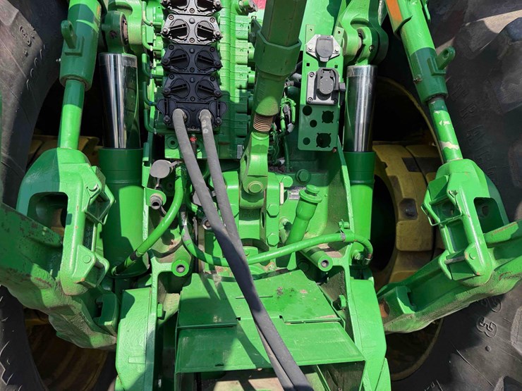 john-deere-8330-image-16