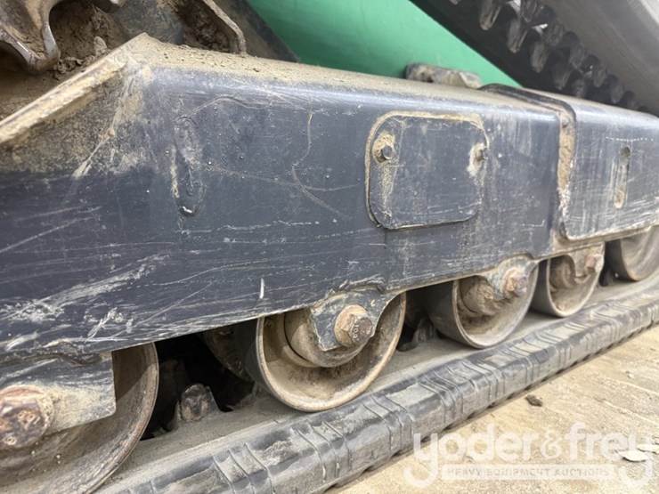2019-deere-325g-image-21