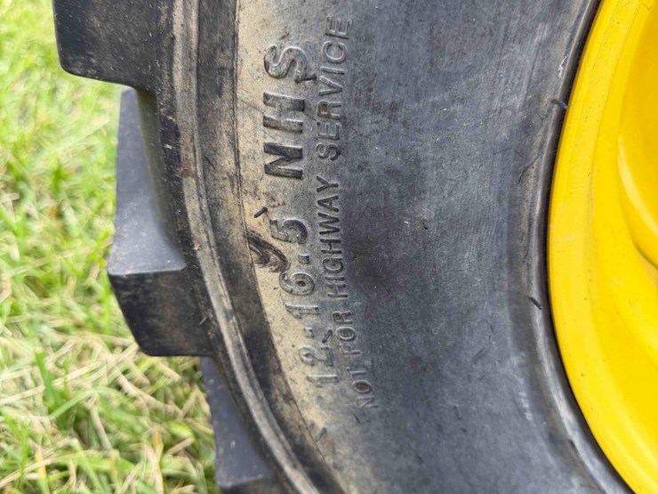 2025-john-deere-2025r-image-14