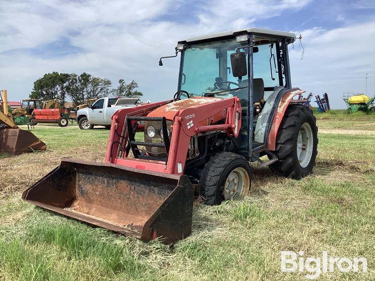 massey-ferguson-1525-image-1