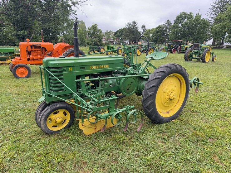 john-deere-h-image-1