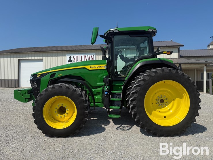 2025-john-deere-8r-370-image-8