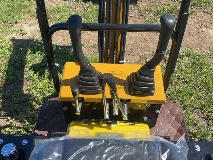h13r-mini-excavator-image-8