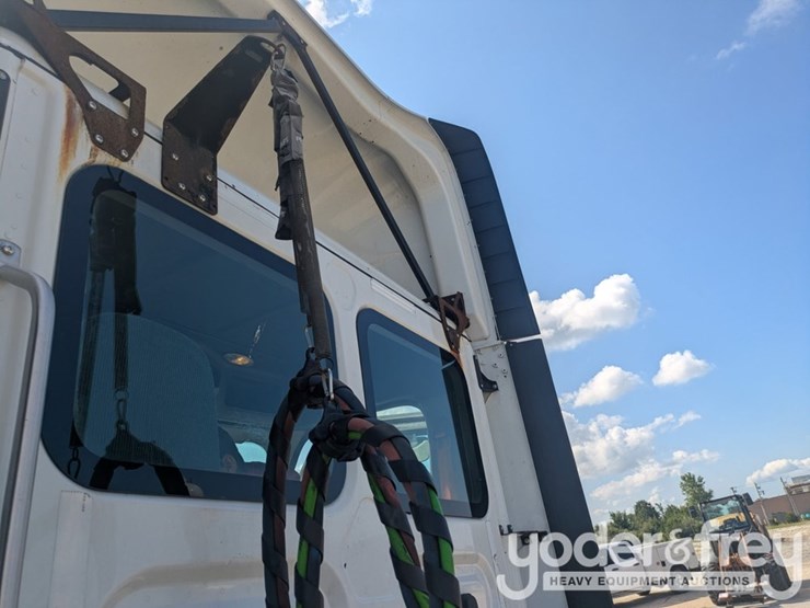 2018-freightliner-cascadia-113-image-25