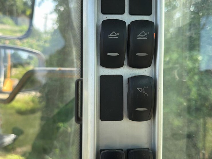 2016-volvo-l60h-image-45