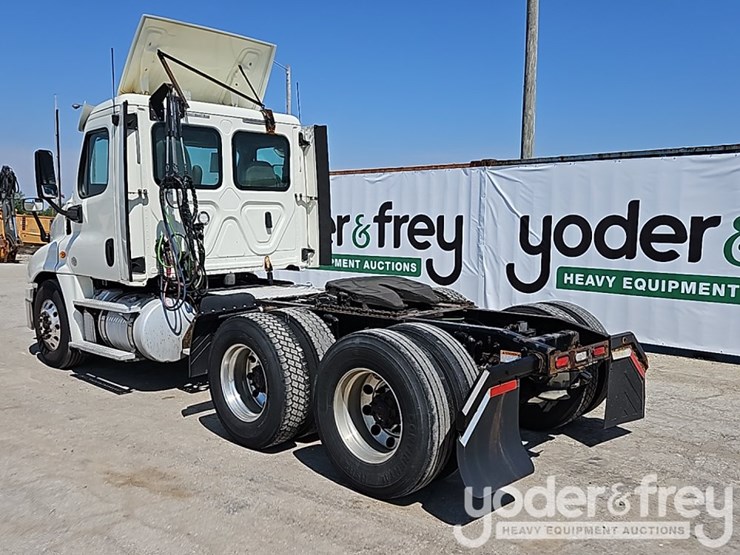 2019-freightliner-cascadia-125-image-3