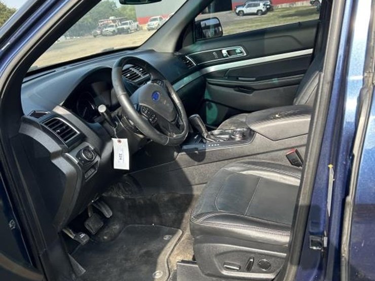 2016-ford-explorer-xlt-image-7