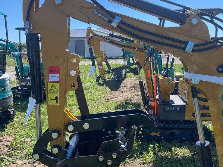 h13r-mini-excavator-image-10