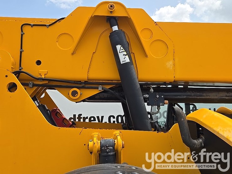 2017-jcb-510-56-image-37