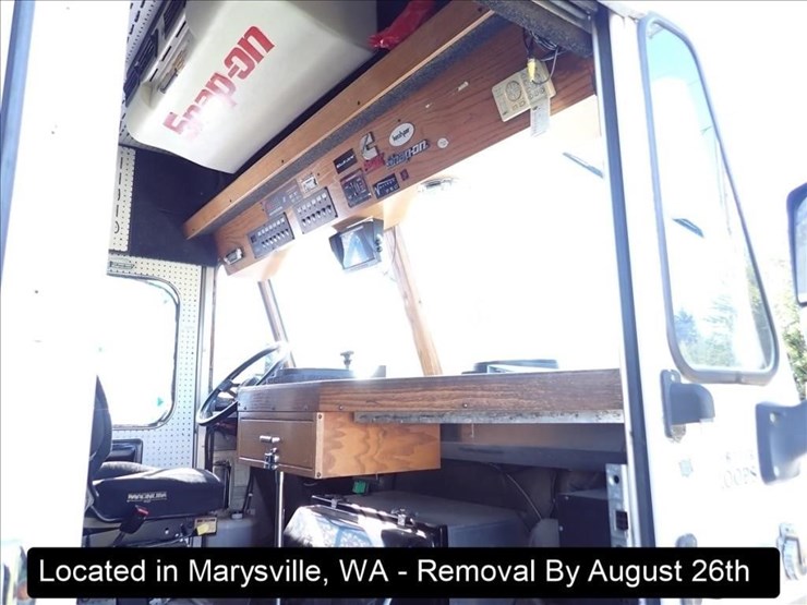 2001-freightliner-mt55-image-3