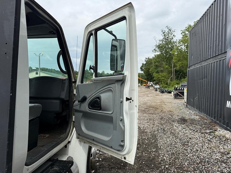 2007-international-durastar-4300-image-11