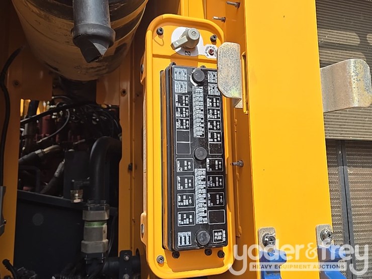 2018-hyundai-hx260l-image-36