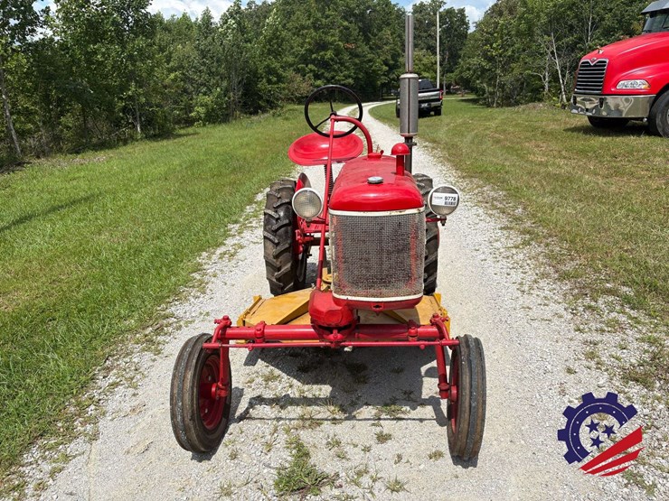mccormick-farmall-cub-farm-tractor-image-10