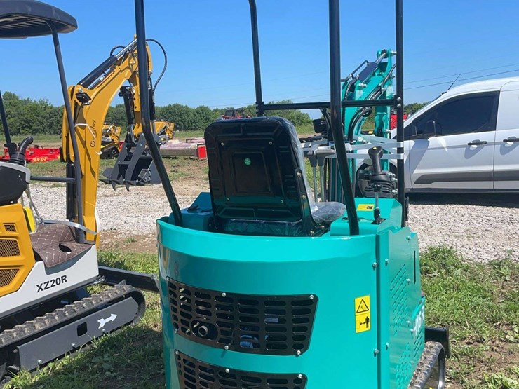 h16r-mini-excavator-image-8