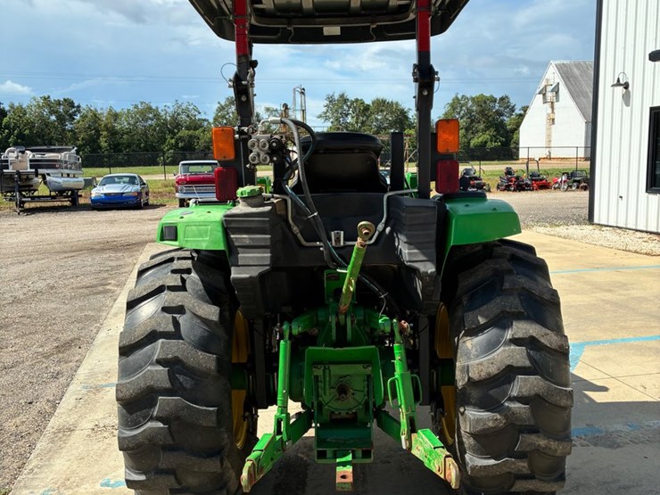 john-deere-4052m-image-5