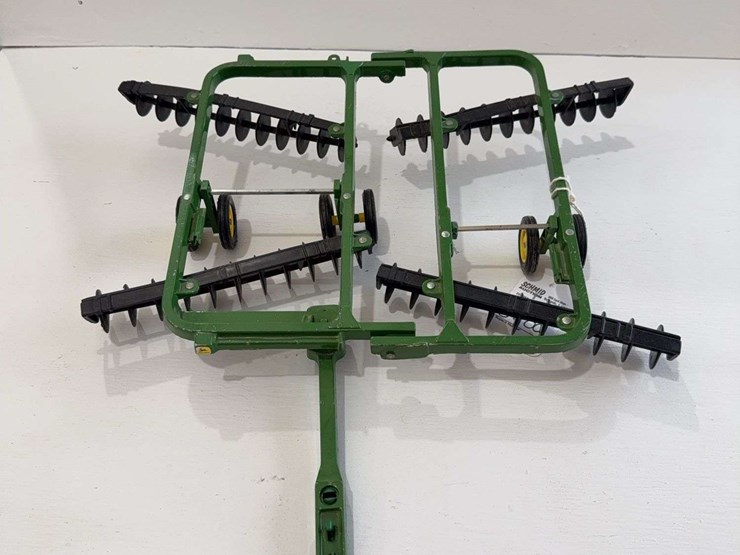 john-deere-disk,-1/16-scale,-plastic-blades-image-1