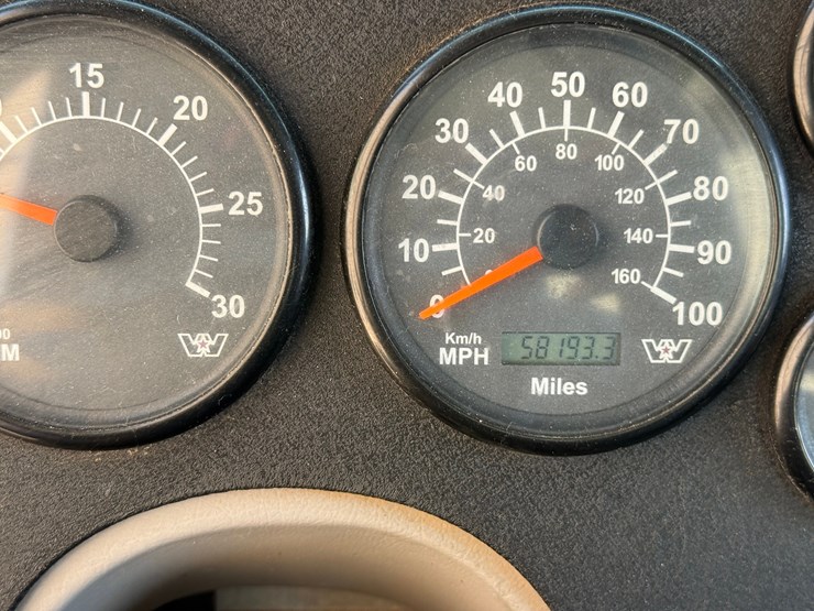 2015-western-star-4900-image-21