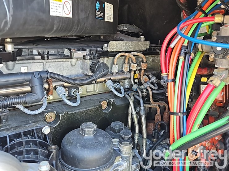 2019-freightliner-cascadia-125-image-30