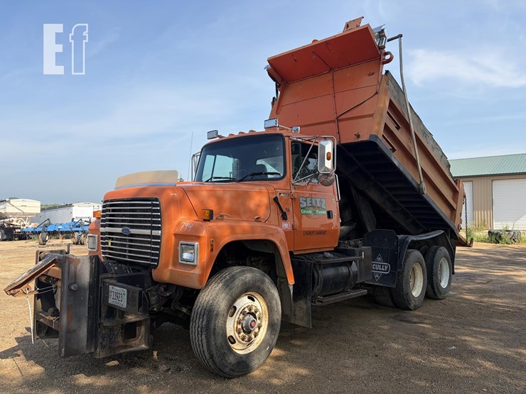 1996-ford-lt9000-image-1