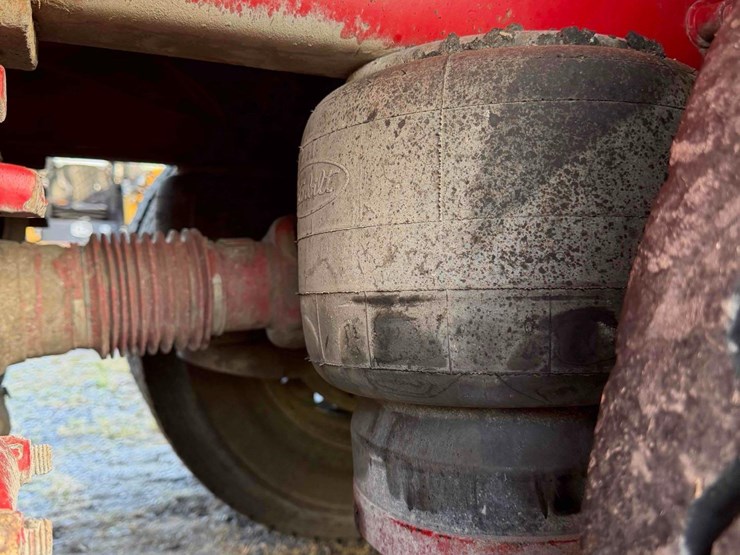 2016-peterbilt-567-image-15