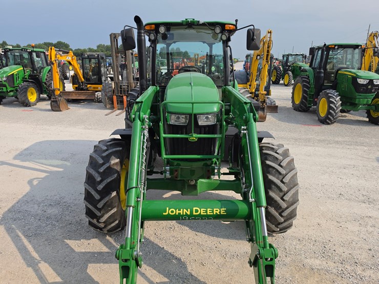 2023-john-deere-6120e-image-4