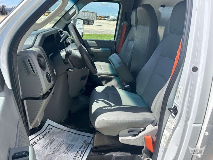 2017-ford-e350-image-14