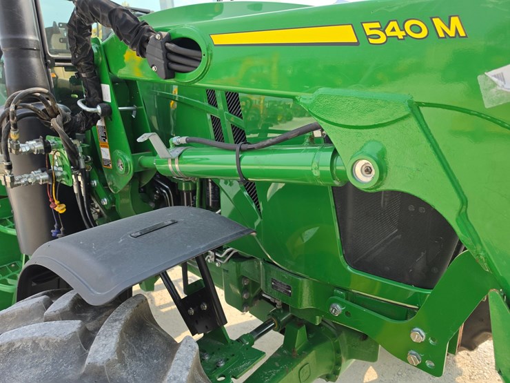 2023-john-deere-6120e-image-23