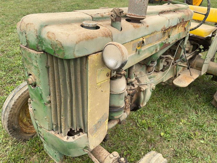 john-deere-320-image-13