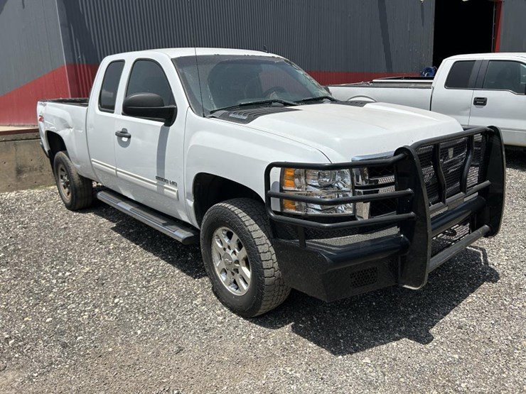 2011-chevrolet-silverado-2500-image-3