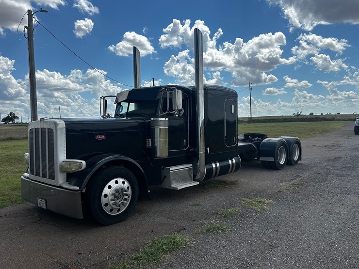 2009-peterbilt-389-image-4