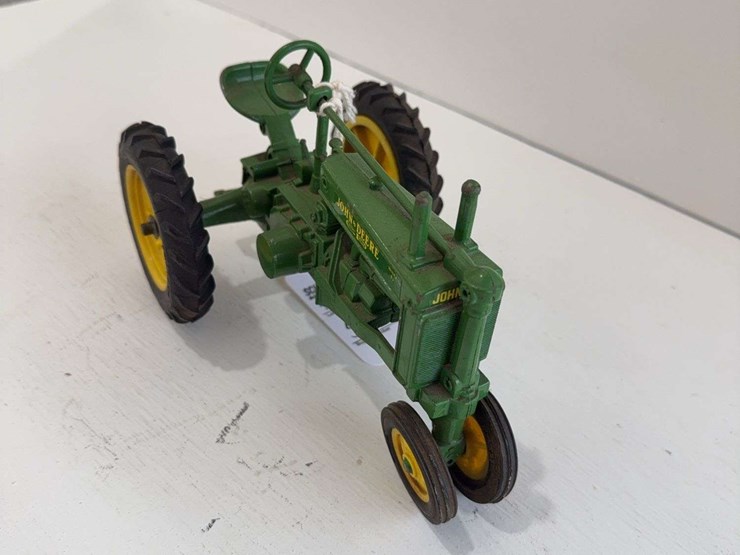 ertl-john-deere-model-g-tractor,-die-cast-metal,-1/16-scale-image-3