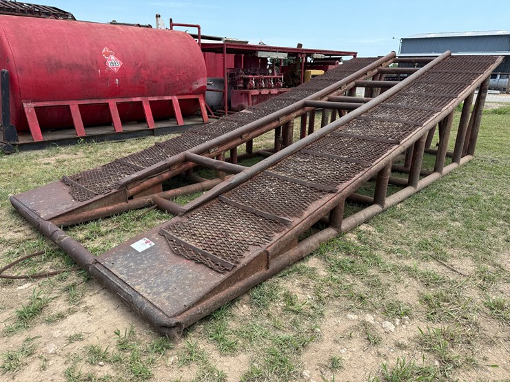 23’l-x-9.5’w-x-5.9’h-heavy-duty-rig-/-truck-ramp,-skidded-image-1
