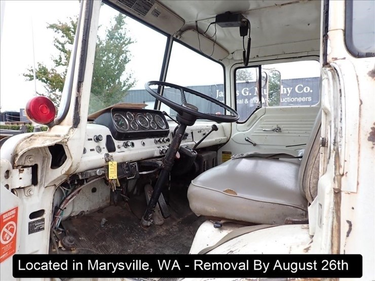 1979-ford-800-image-6