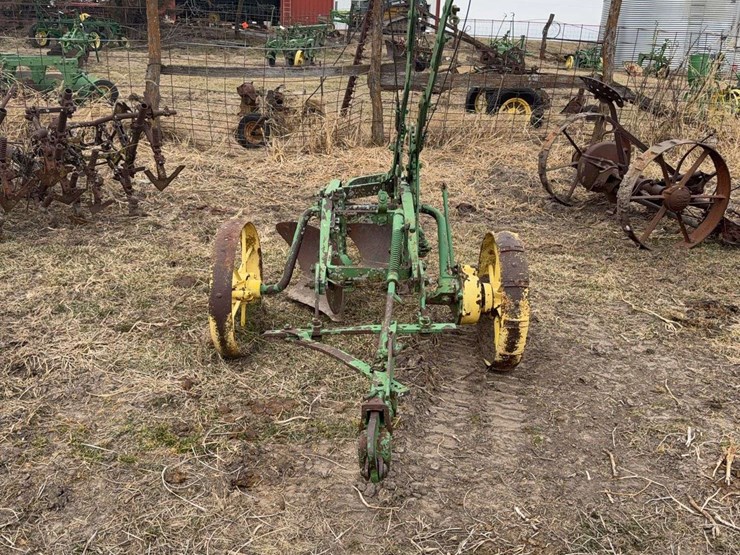 john-deere-pull-type-two-bottom-plow-image-11