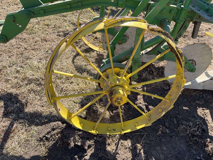 john-deere-pull-type-two-bottom-plow-image-13
