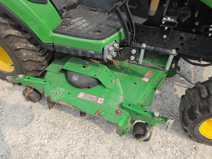 2015-john-deere-1025r-image-15