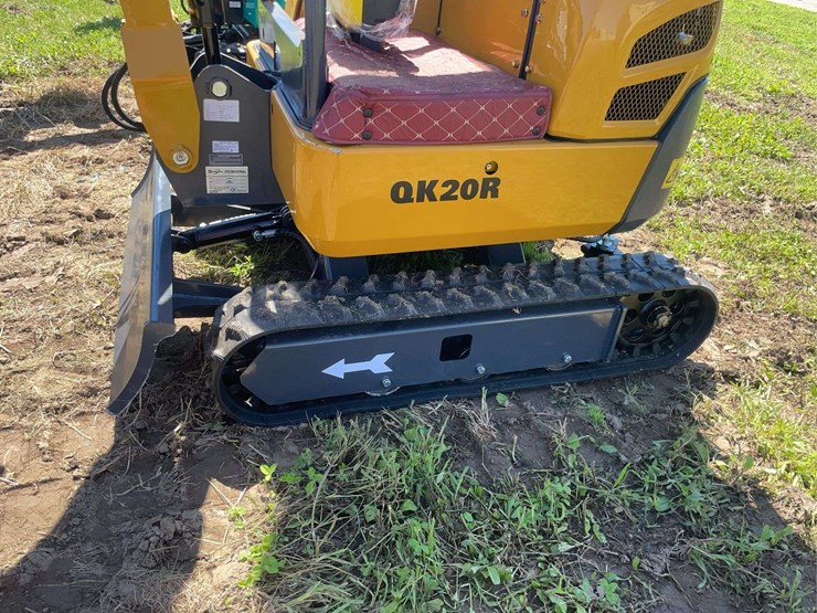qk20r-mini-excavator-image-4