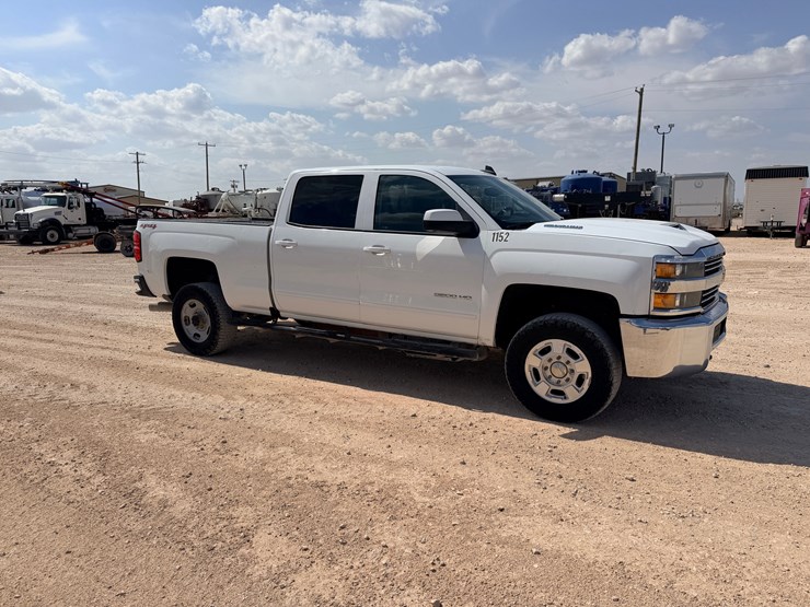 2017-chevrolet-silverado-2500hd-image-4