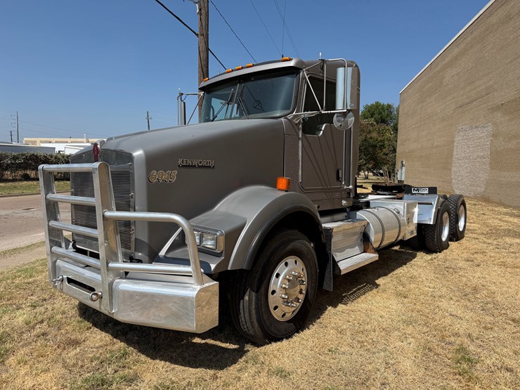 2013-kenworth-t800-image-2
