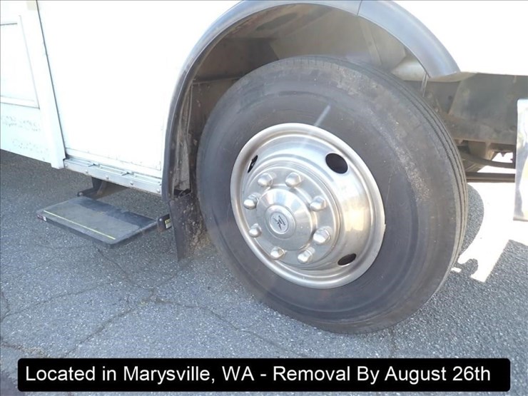 2001-freightliner-mt55-image-13