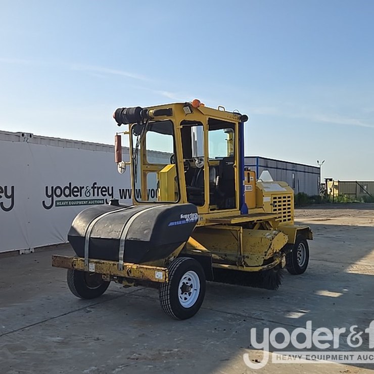 2016 SUPERIOR BROOM DT80