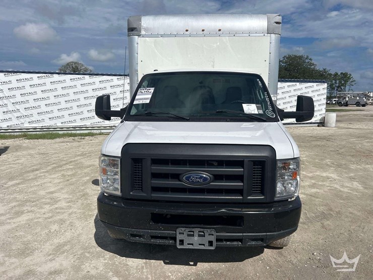 2019-ford-e350-image-21