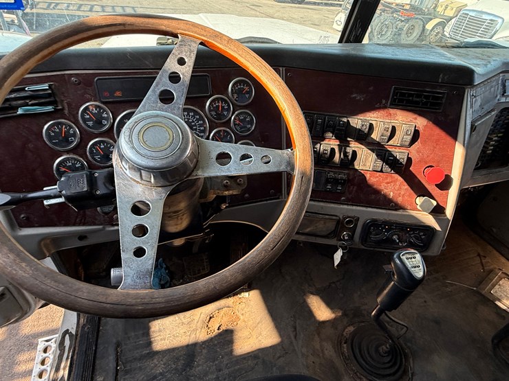 2013-western-star-4900-image-13