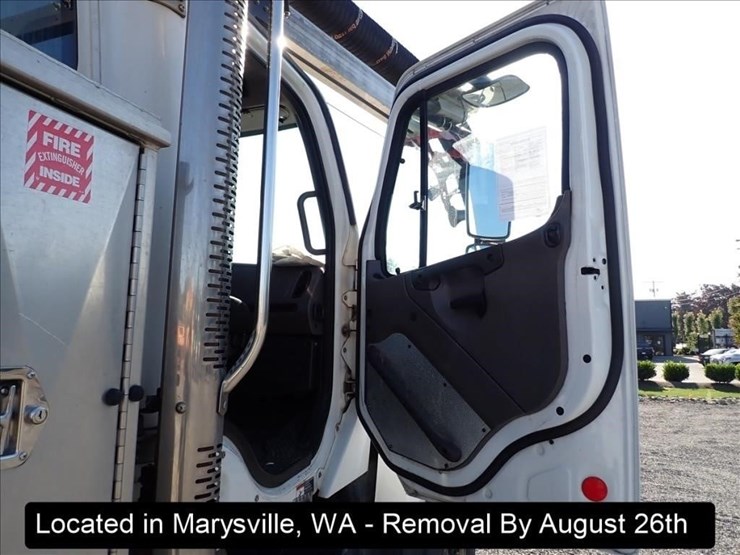 2016-freightliner-114sd-image-30