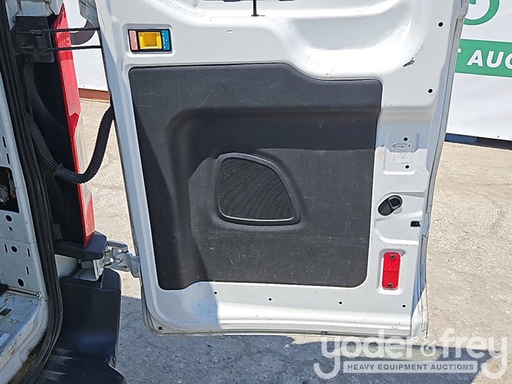 2015-ford-transit-image-18