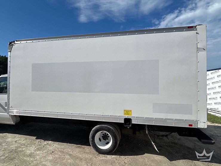 2017-ford-e350-image-14