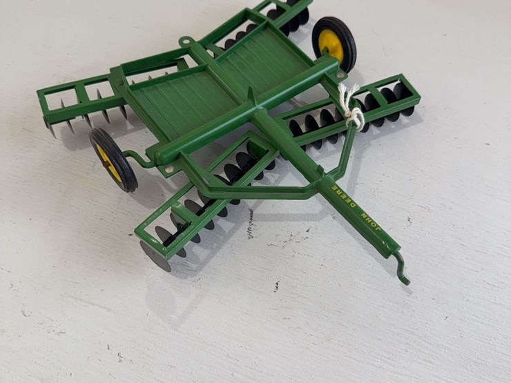 ertl-john-deere-disk,-1/16-scale-image-3